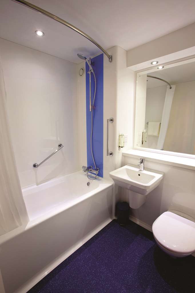Travelodge Hotel Macclesfield Central Стая снимка